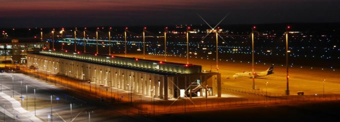 airport-275439_1920
